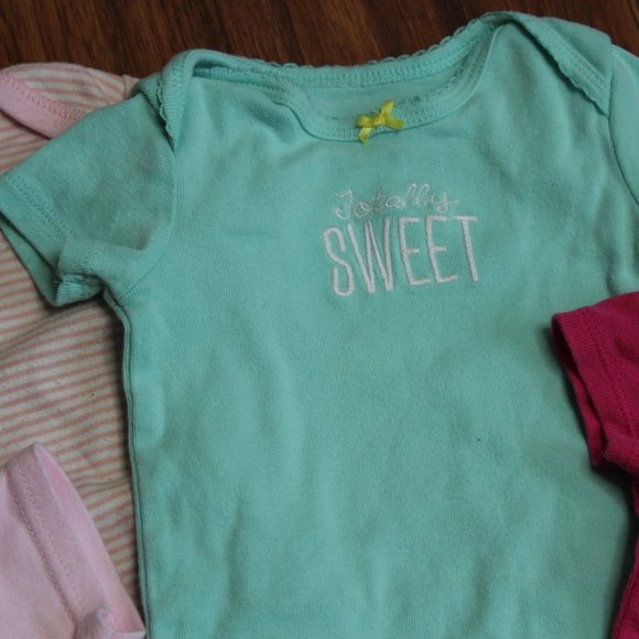 Lot of 7 Baby girl onesies - Picture 5 of 5